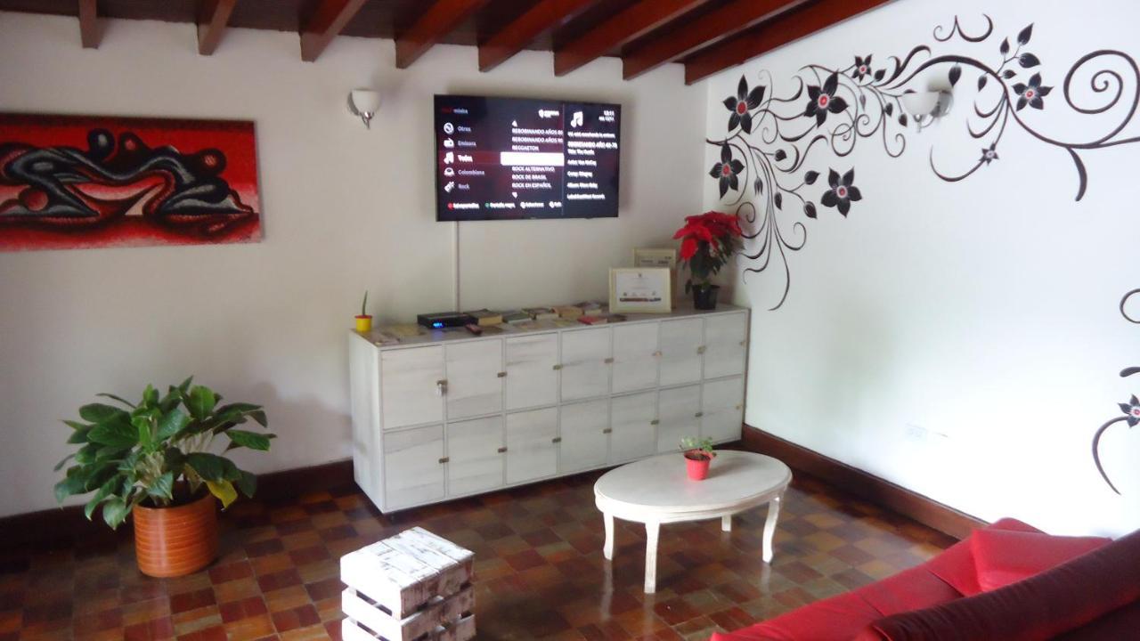Iris Hostel Medellín Dış mekan fotoğraf